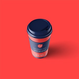 红色背景带盖的一次性咖啡杯贴图样机