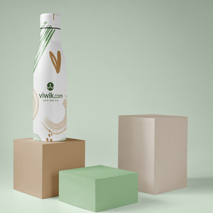 几何体上的瓶子牛奶饮料包装贴图样机