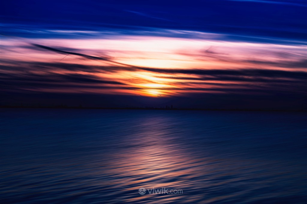 高清大海上的夕阳晚霞图片