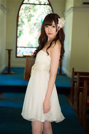 教堂超短裙日本美女性感mm图片