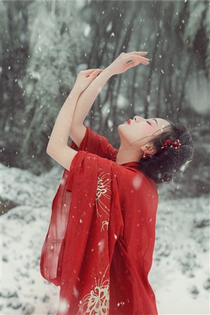 大雪天跳舞的古代美女图片大全