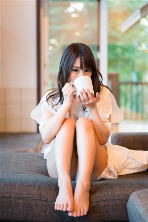 穿丁字裤喝水的日本美女寂寞少妇的诱惑图片