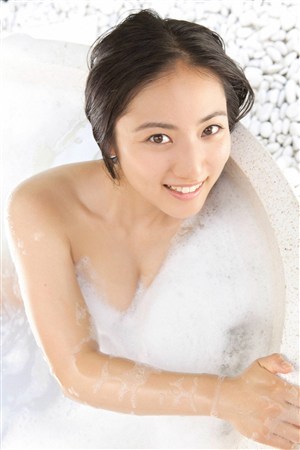 浴缸泡泡里的美女图片日本嫩模写真