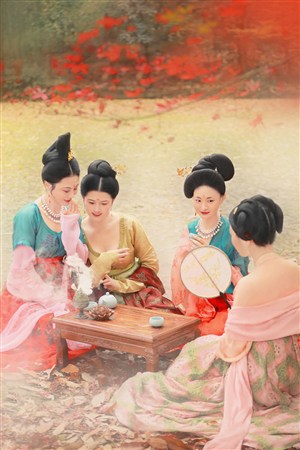 四位喝茶的古装美女图片