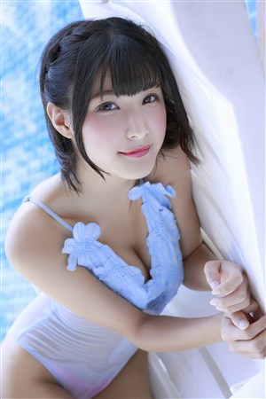粉嫩乳沟日本美女人体艺术图片