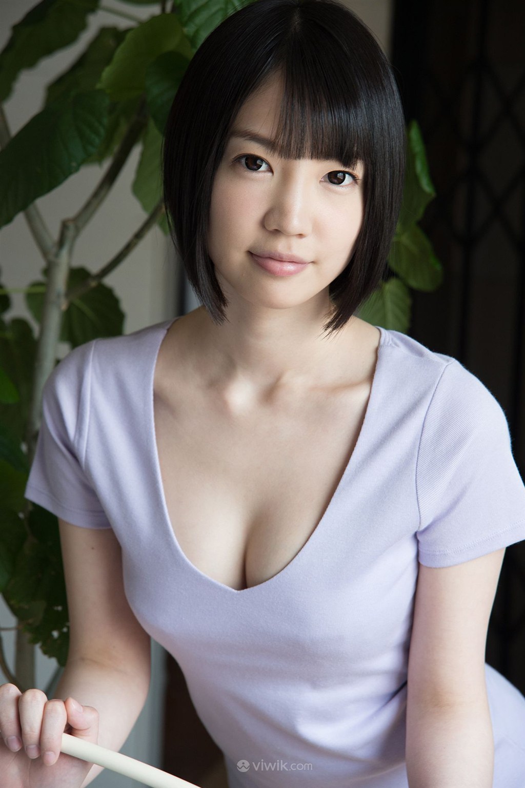 T恤低胸大胆日本性感美胸美女图片
