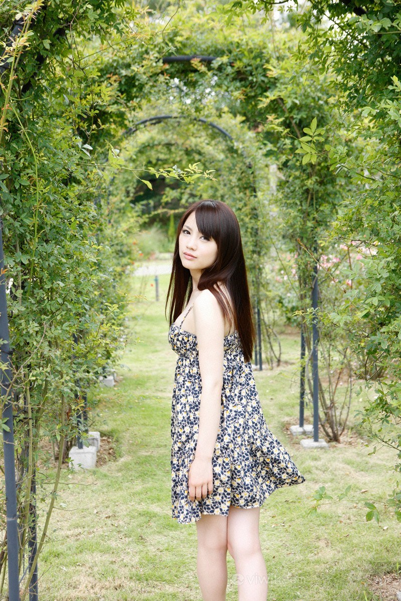 唯美长裙美女图片日本嫩模写真