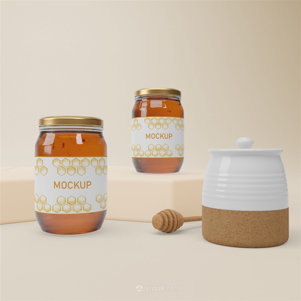 陶瓷罐和两瓶密封玻璃瓶蜂蜜包装贴图样机