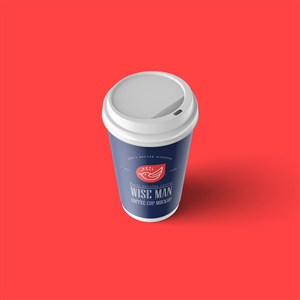红色背景上蓝色的咖啡杯贴图样机