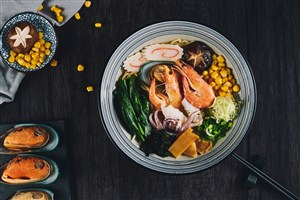 日本料理基围虾黄豆日式经典拉面美食图片