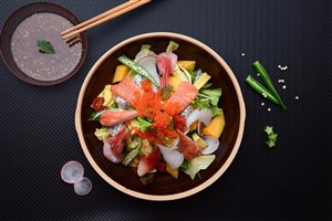 高清日本料理冷盘沙拉三文鱼现下海鲜美食图片