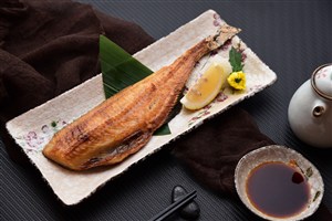 高清日本料理烤鱼美食图片