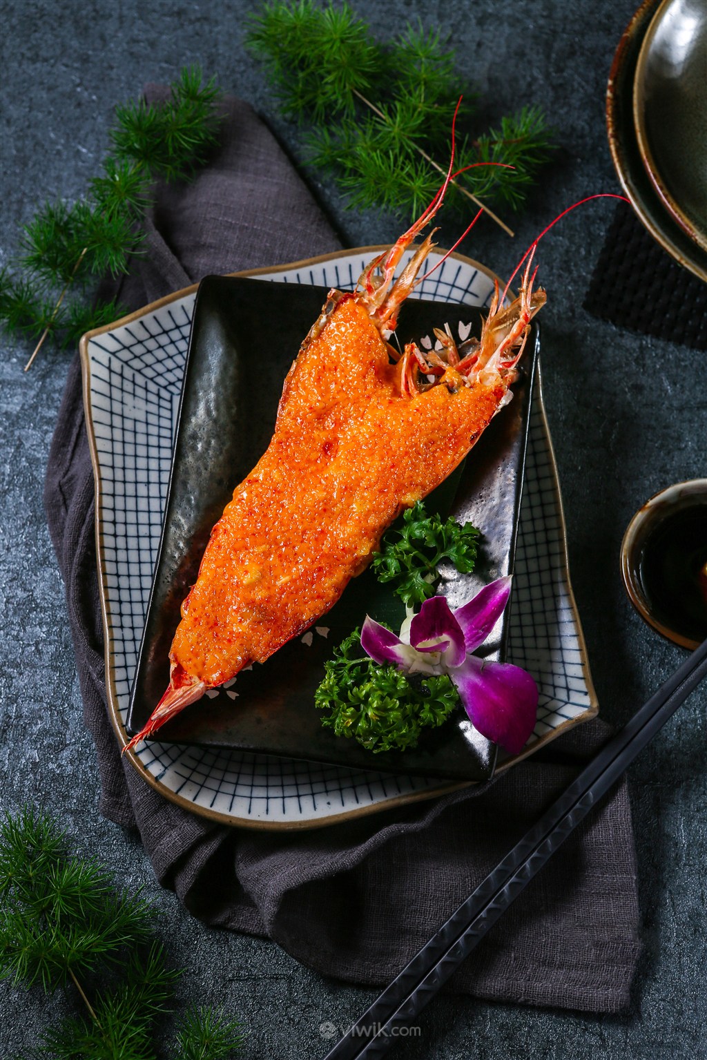 日本料理海鲜油炸基围虾美食图片