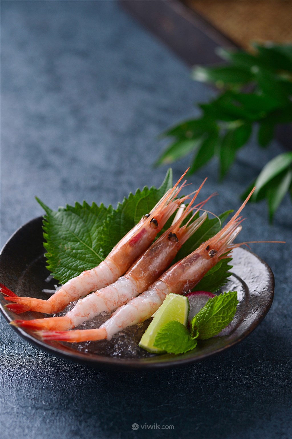 高清日本料理冷盘基围虾鲜虾美食图片