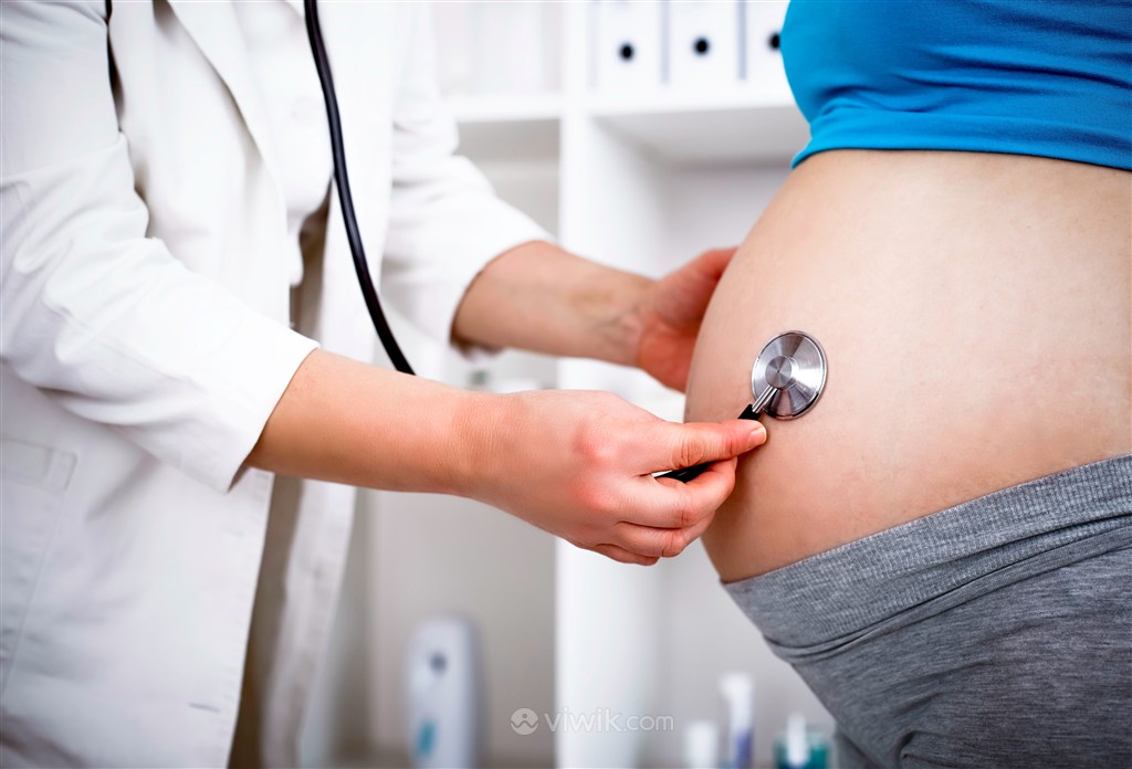 医生给孕妇做胎儿检查发育人体器官图片
