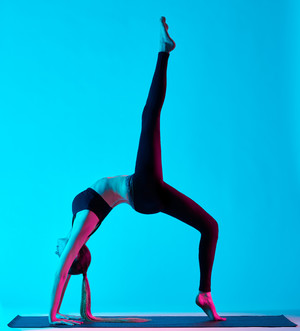 欧美女性高超难度瑜伽运动图片.jpg