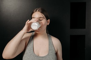 喝健康牛奶食品瘦身减肥健身图片素材