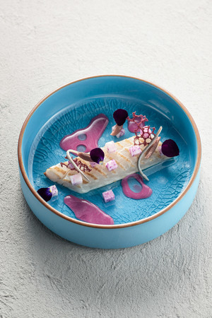 蓝色餐具创意餐饮美食摄影图片