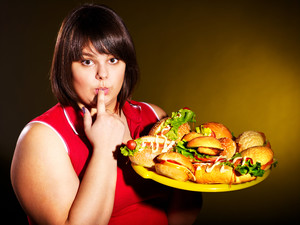 肥胖者想吃高热量食物健身瘦身减肥图片