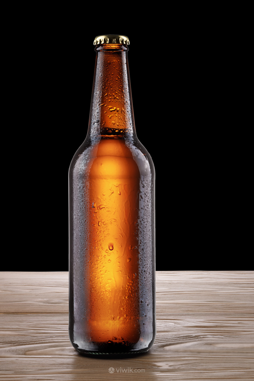木板上的玻璃瓶啤酒瓶图片