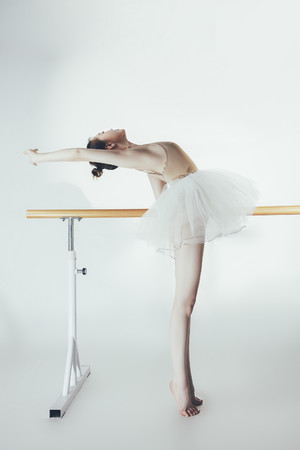 芭蕾舞基本功训练清纯美女图片