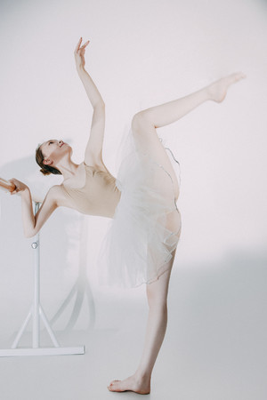 氣質美女芭蕾舞者高清圖片