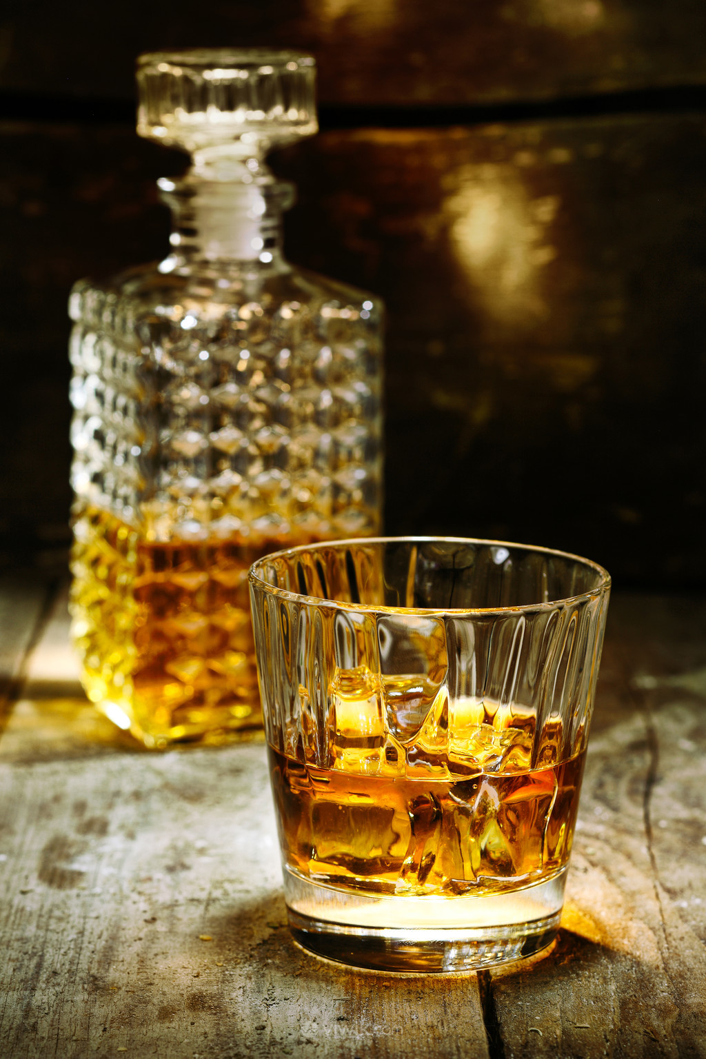 玻璃瓶洋酒威士忌酒水高清摄影图片