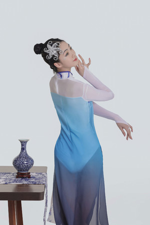 国产精品自拍青花瓷古典美女性感舞蹈图片