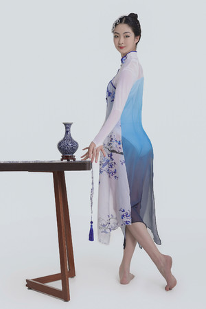 亚洲精品久久国产高清旗袍美女性感写真图片