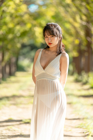 日韩无码树林穿情趣内衣美女性感写真图片