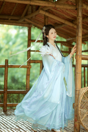 国产精品素颜系列仙气青衣古装美女图片