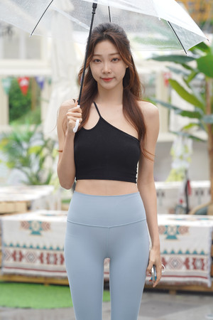 亚洲精品久久国产高清瑜伽服紧身裤美女图片