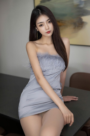 日韩无码抹胸超短裙辣妹装性感美女写真图片