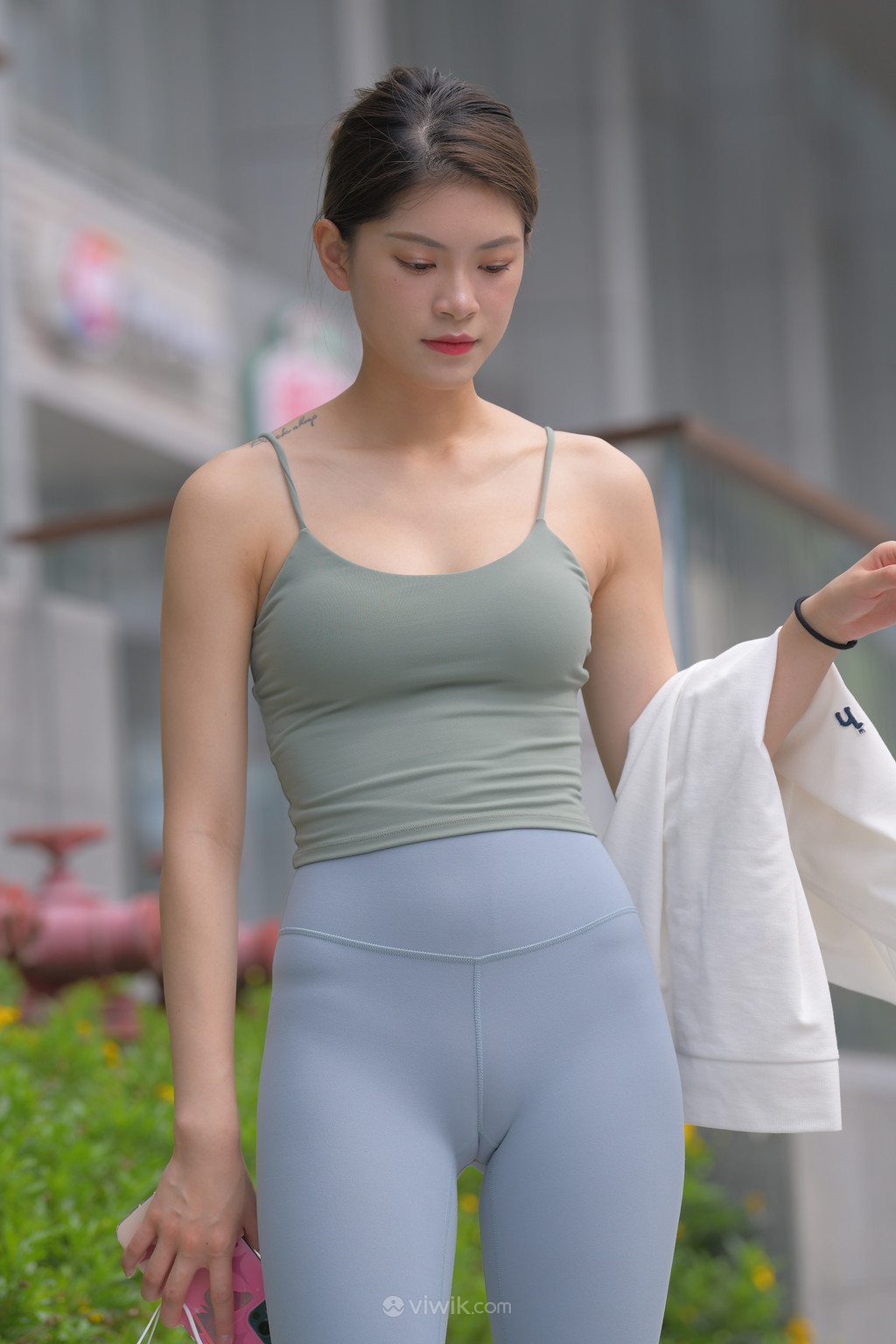 亚洲精品久久国产高清街拍紧身瑜伽裤美女图片