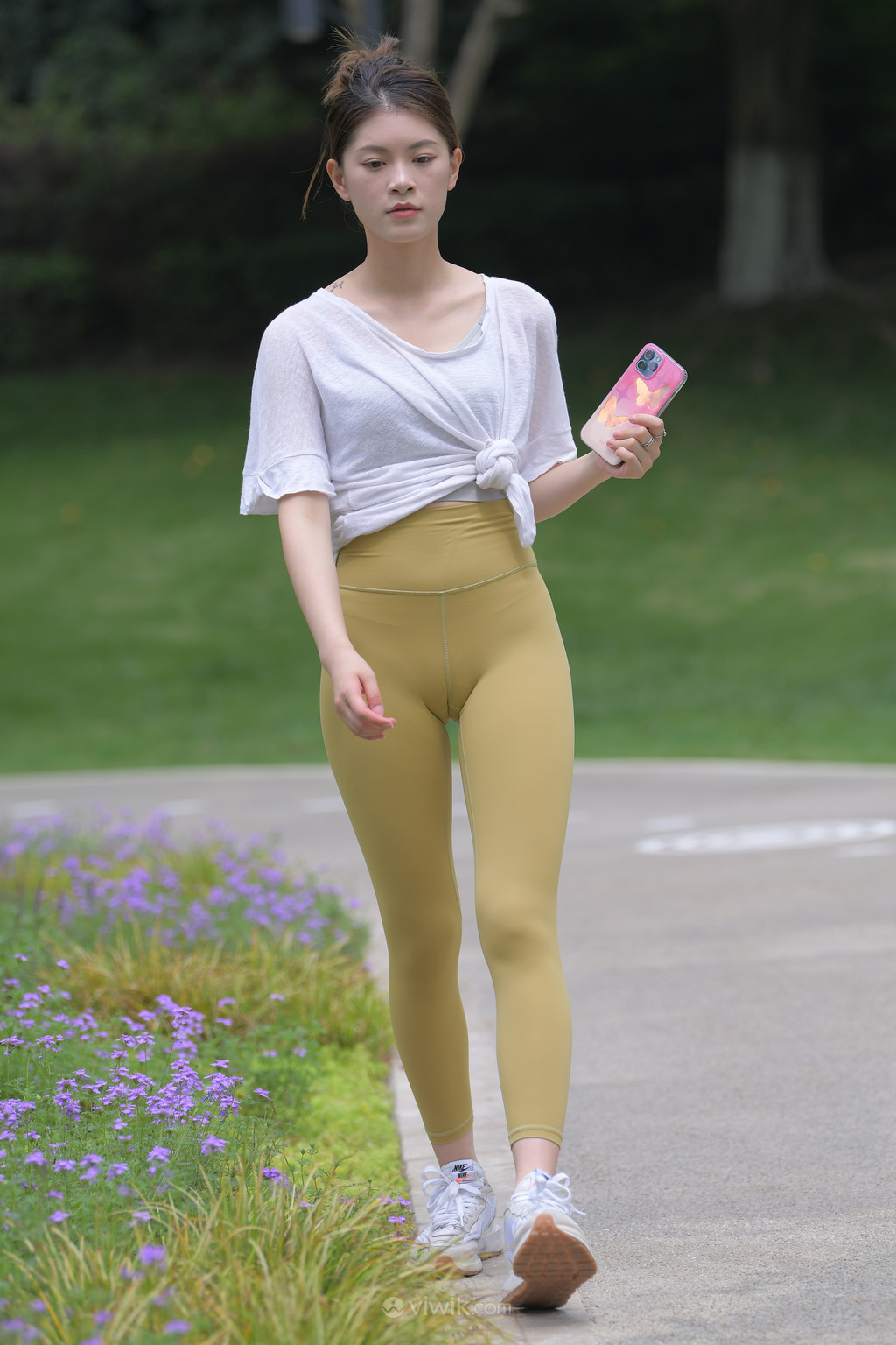 国产精品素颜系列街拍紧身裤瑜伽美女图片