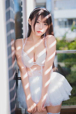 亚洲激情镂空蕾丝网纱超短裙性感美女写真图片
