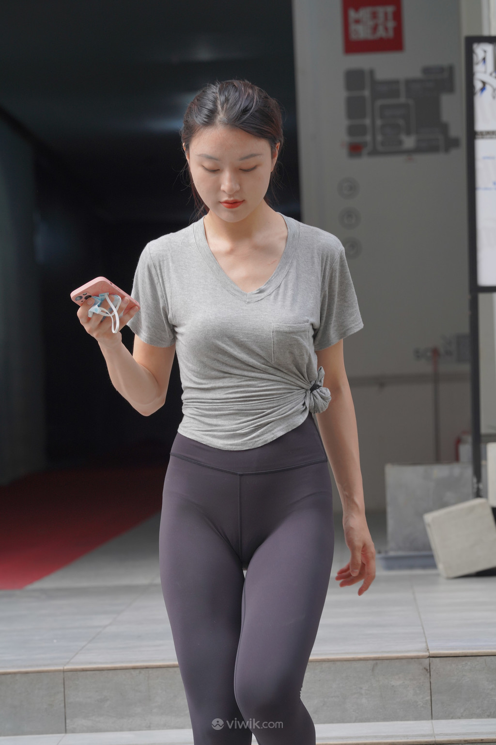 国产精品素颜系列街拍瑜伽裤清纯美女图片