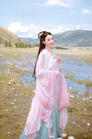 中国风汉服写真古装美女艺术照摄影图片