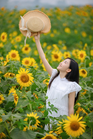 清纯美女个人艺术照写真草帽向日葵女孩图片