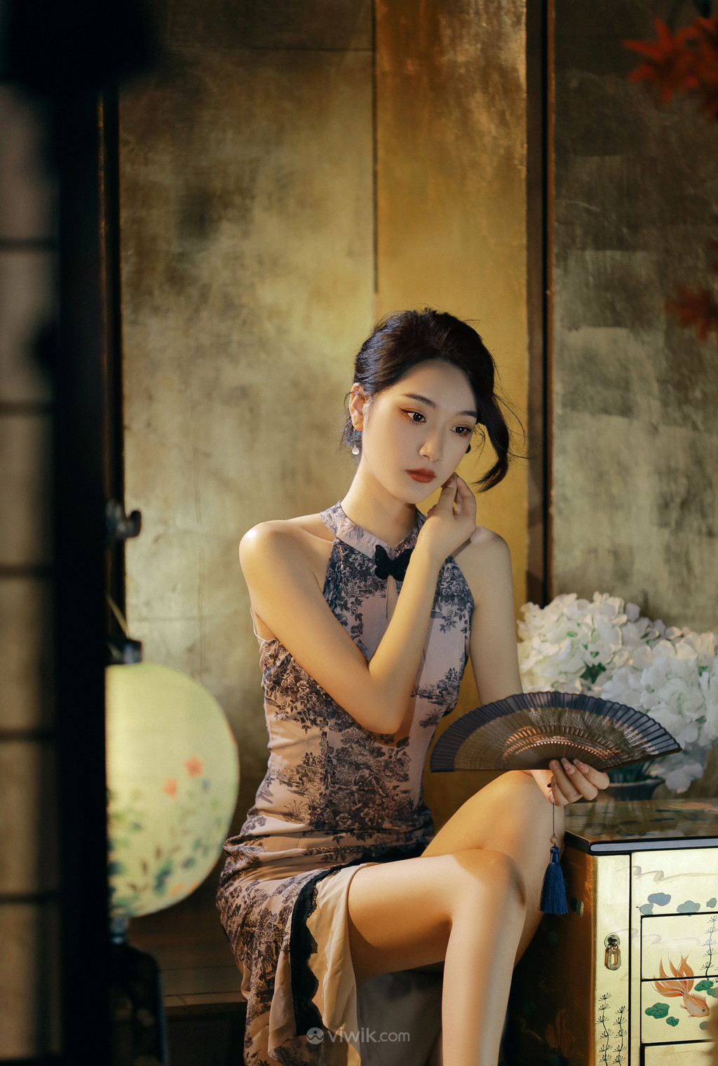 新中式复古旗袍写真美女私房照图片