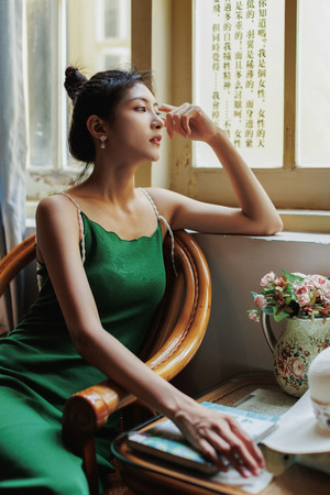 亚洲精品久久国产高清优雅气质美女私房照写真图片