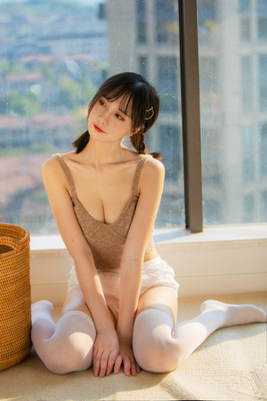 日韩高清无码鸭子坐性感美女图片