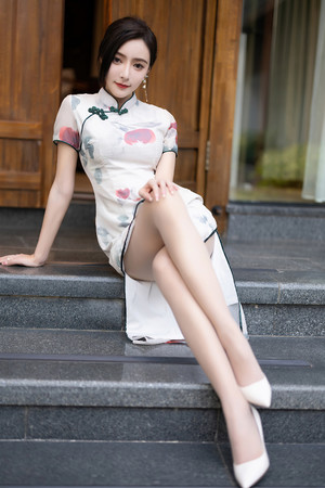 亚洲国产精品SUV极品旗袍美女性感写真图片