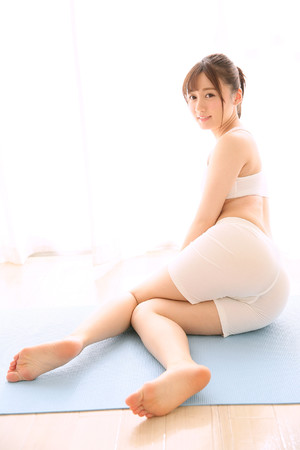 日本美女翘臀瑜伽美女图片