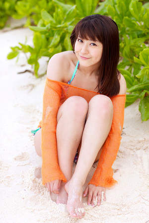 日本美女沙滩泳装美女写真图片