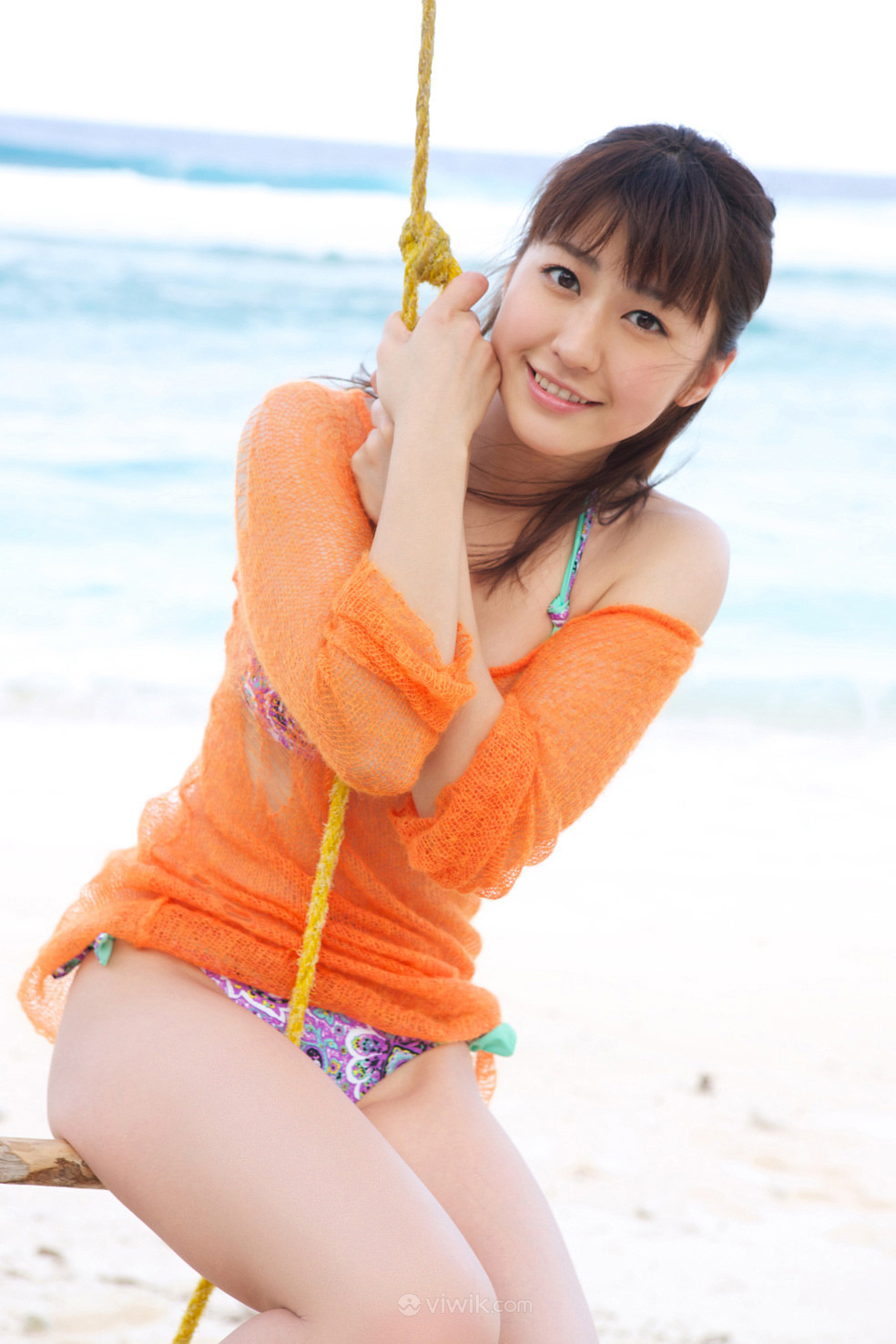 日本美女黒田有彩海边泳装写真图片