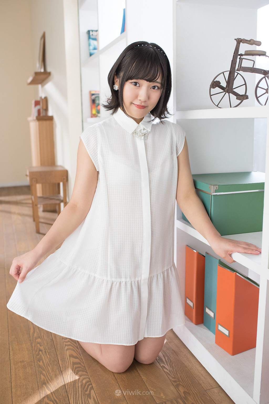 白色连衣裙日本美女性感写真图片
