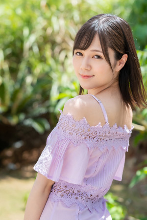紫色连衣裙日本美女私房照写真图片