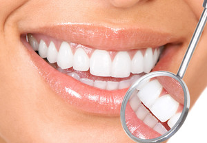 360°无死角观测健康洁白的牙科牙齿图片