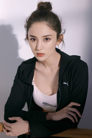 新疆美女明星古娜力扎高清寫真圖片